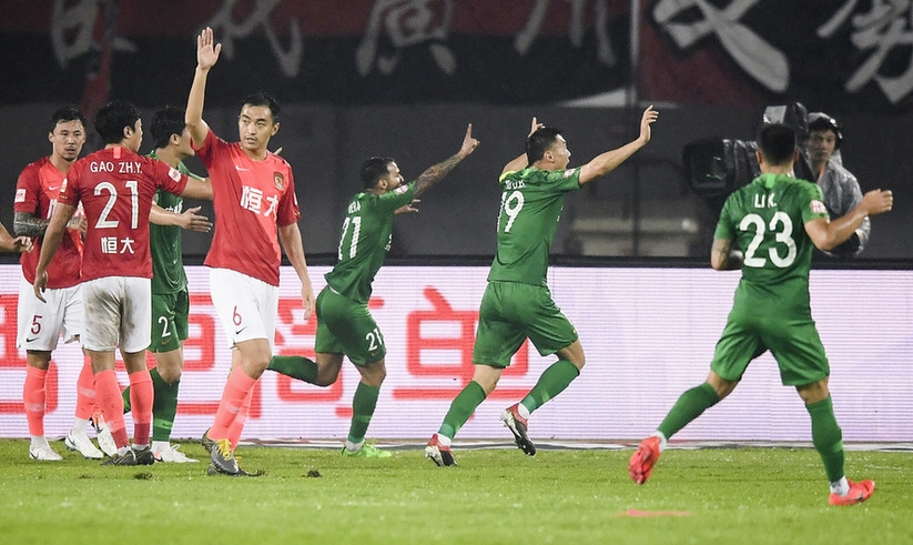  法甲收官战巴黎轮换阵容仍大胜十人敌  